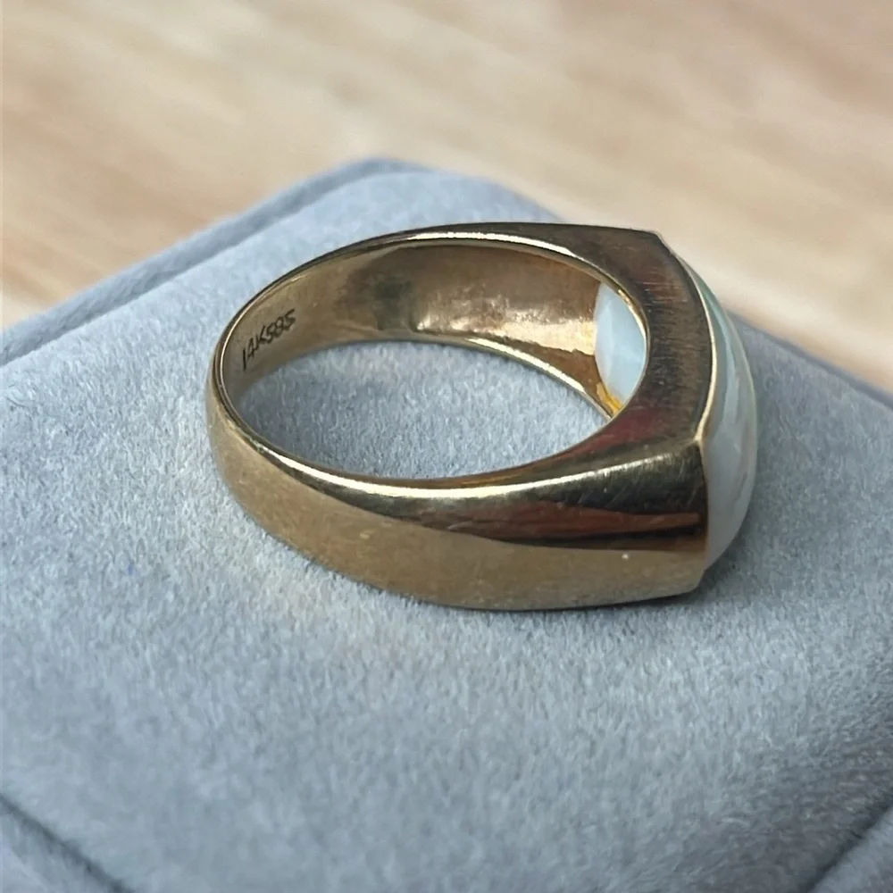 VINTAGE 14K GOLD JADE SADDLE RING